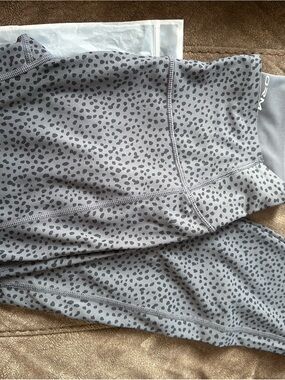Women’s Gray Animal-Print Leggings